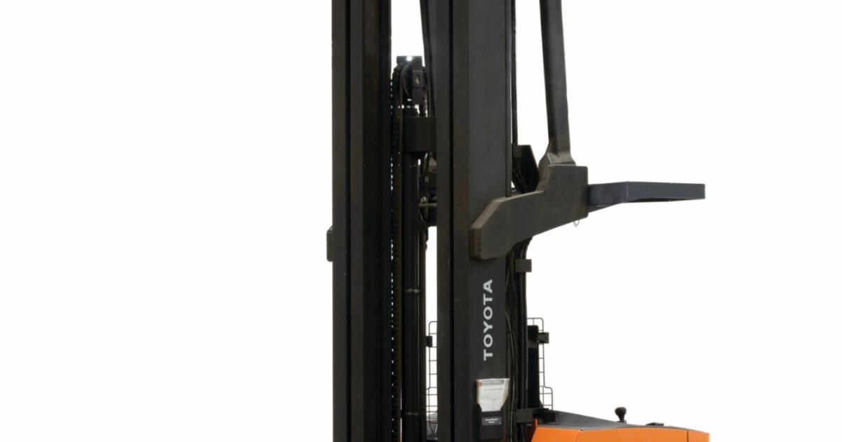 High-Capacity Reach Truck Gallery 1